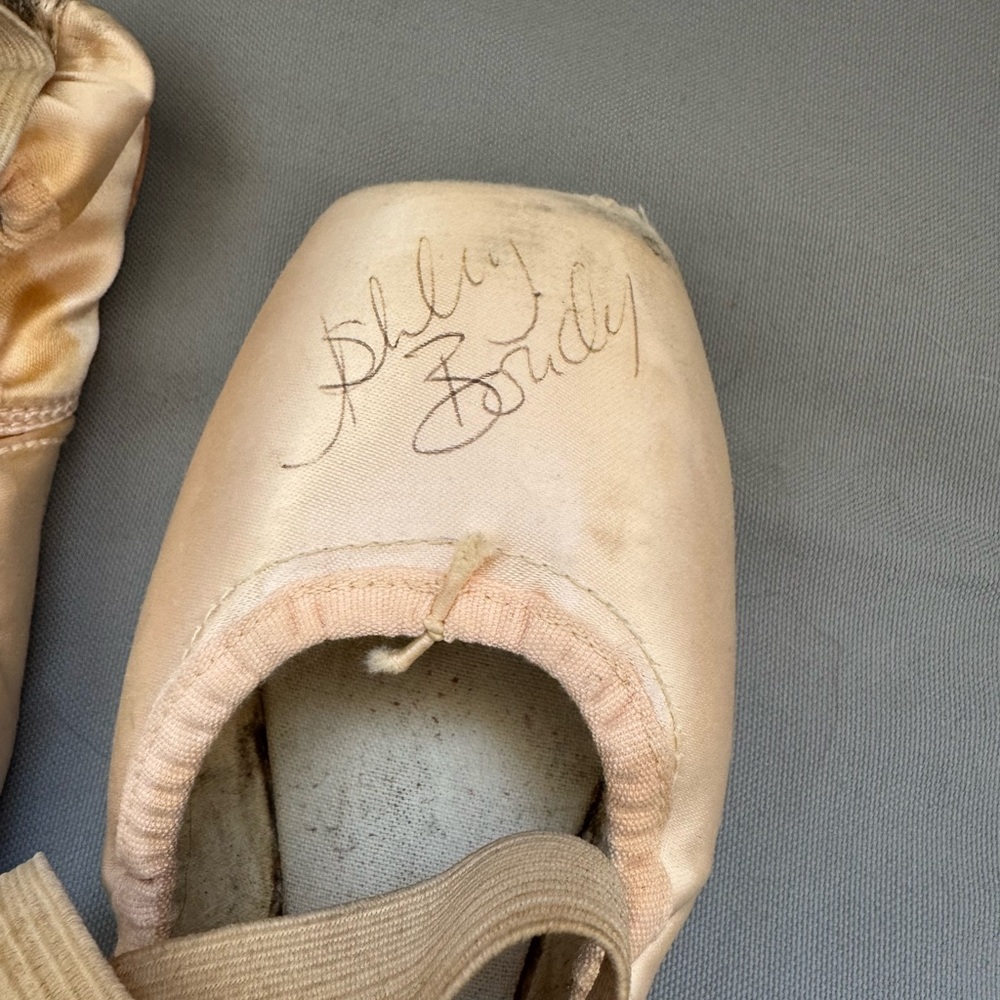 Ashley Boulder signed Pointe Shoes - Picture 3 of 6